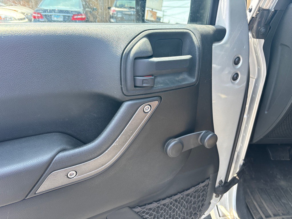 2011 Jeep Wrangler Image 15