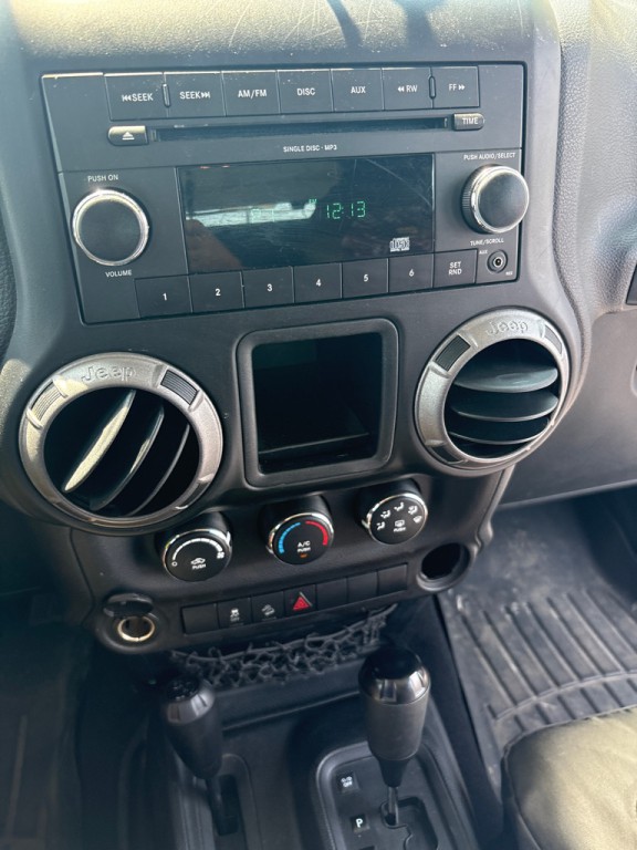 2011 Jeep Wrangler Image 18