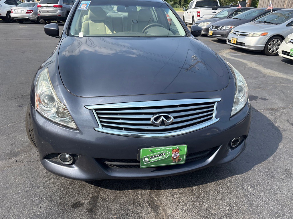 2011 INFINITI G37 Image 2