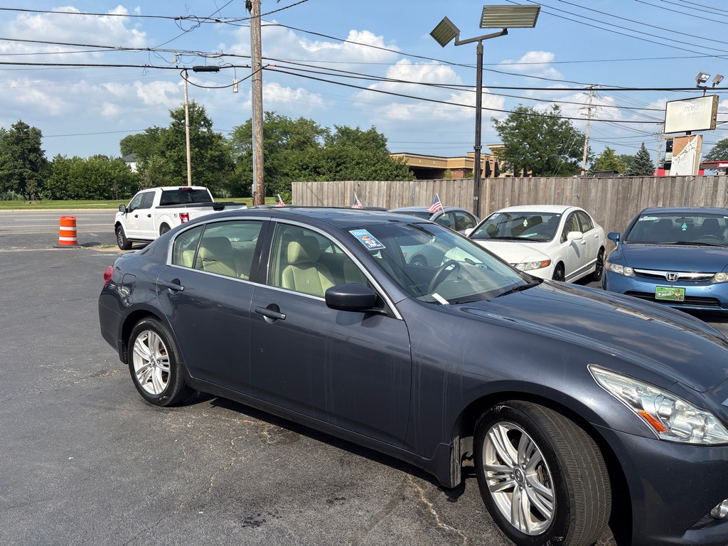 2011 INFINITI G37 Image 3