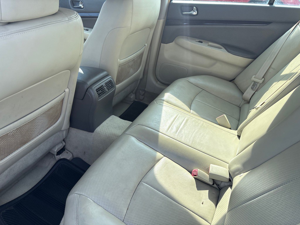 2011 INFINITI G37 Image 10