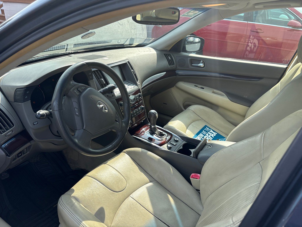 2011 INFINITI G37 Image 13