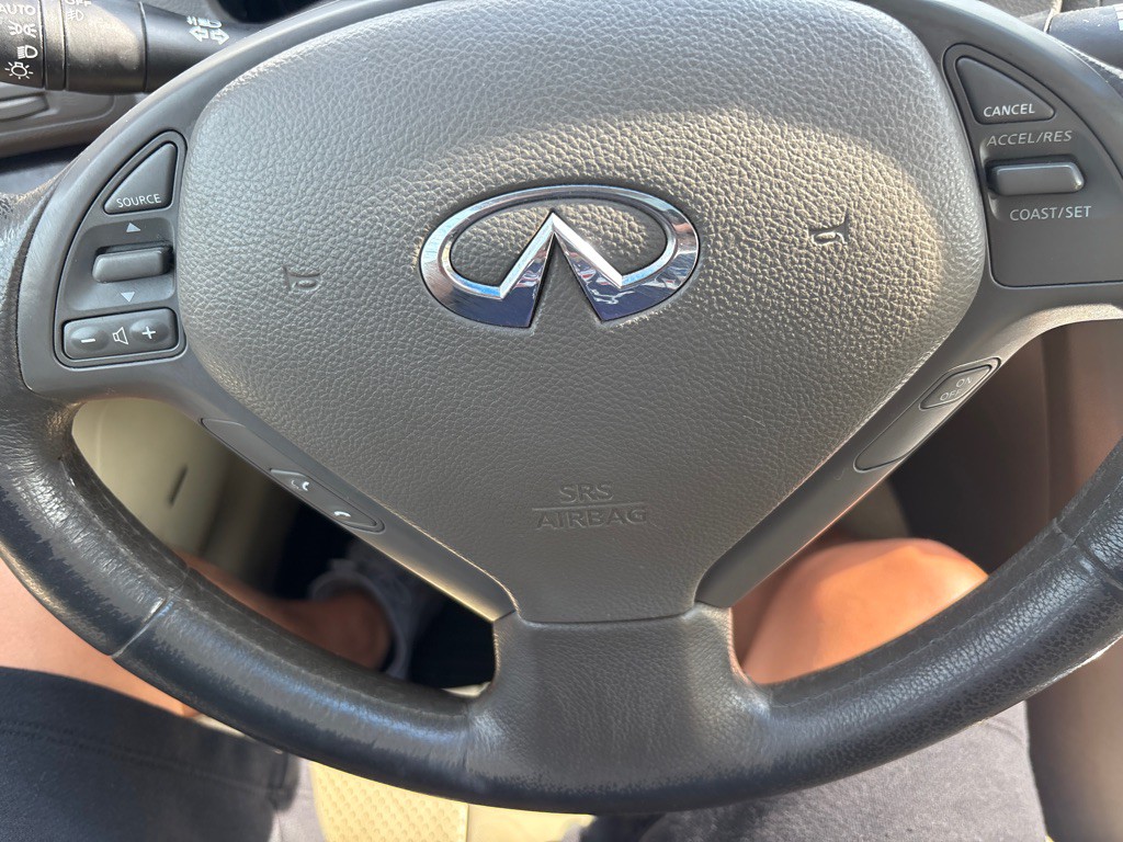 2011 INFINITI G37 Image 17