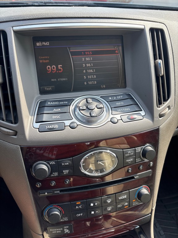 2011 INFINITI G37 Image 19