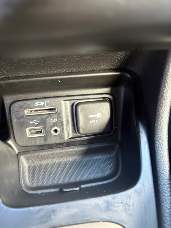 2014 Jeep Cherokee Image 21
