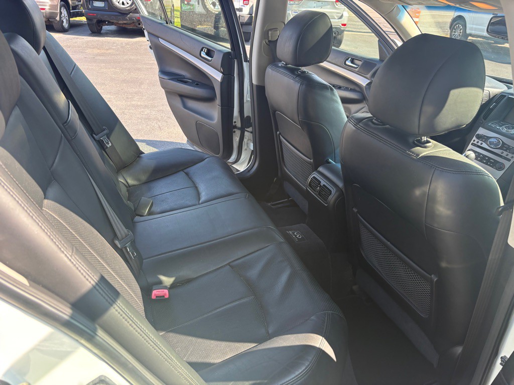 2012 INFINITI G25 Image 12