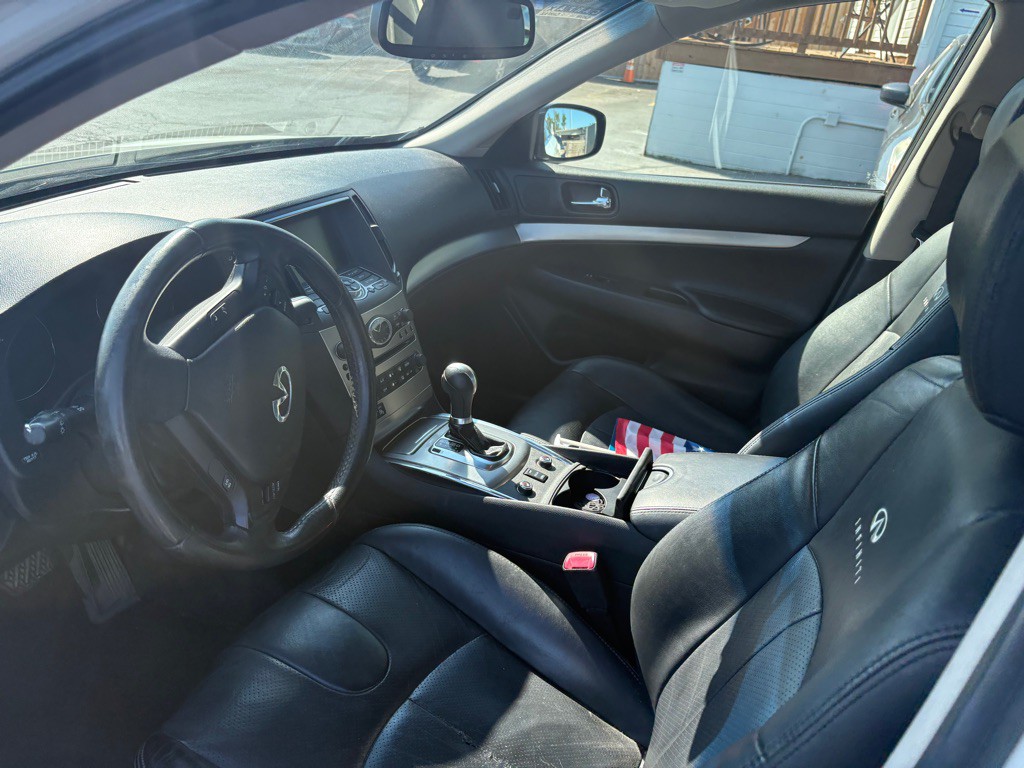 2012 INFINITI G25 Image 16