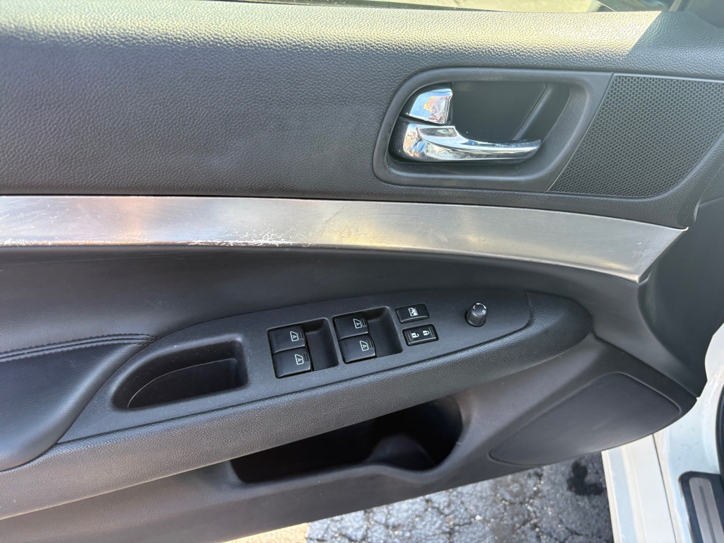2012 INFINITI G25 Image 17