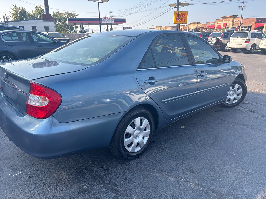 2004 Toyota Camry Image 4