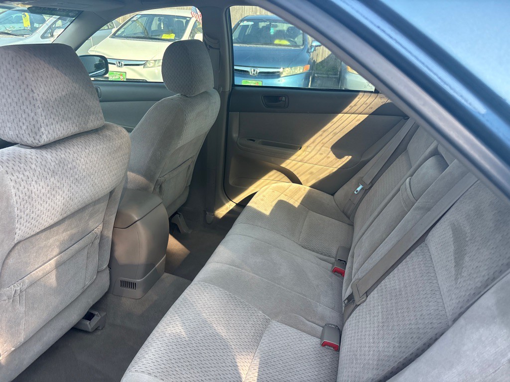 2004 Toyota Camry Image 9