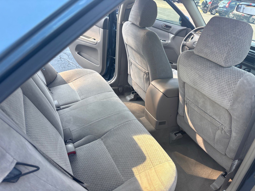 2004 Toyota Camry Image 10