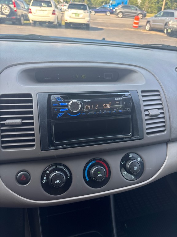 2004 Toyota Camry Image 16