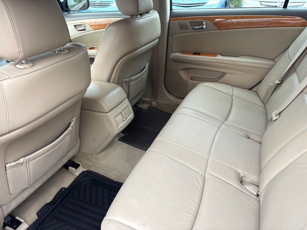 2005 Toyota Avalon Image 10