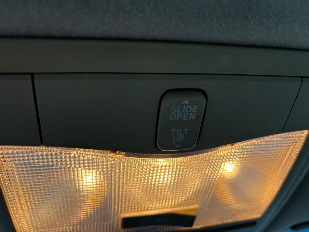 2005 Toyota Avalon Image 16