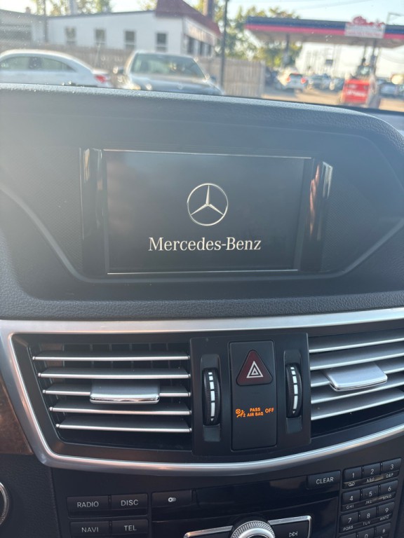 2012 Mercedes-Benz E-Class Image 21