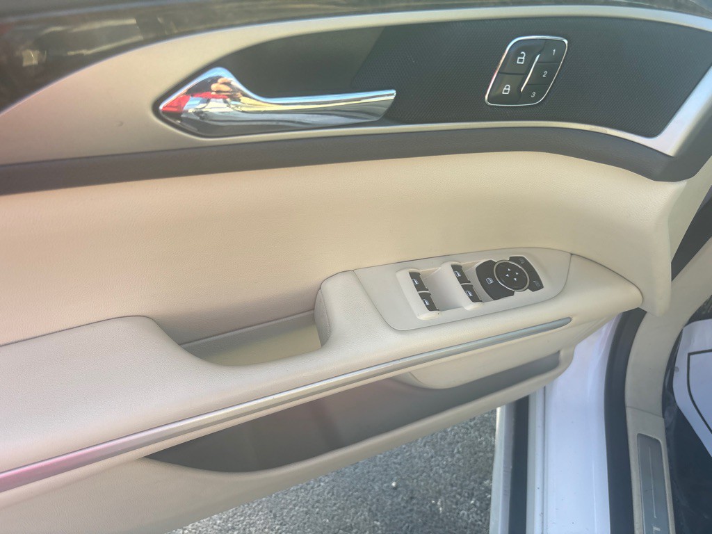 2013 Lincoln MKZ Image 16