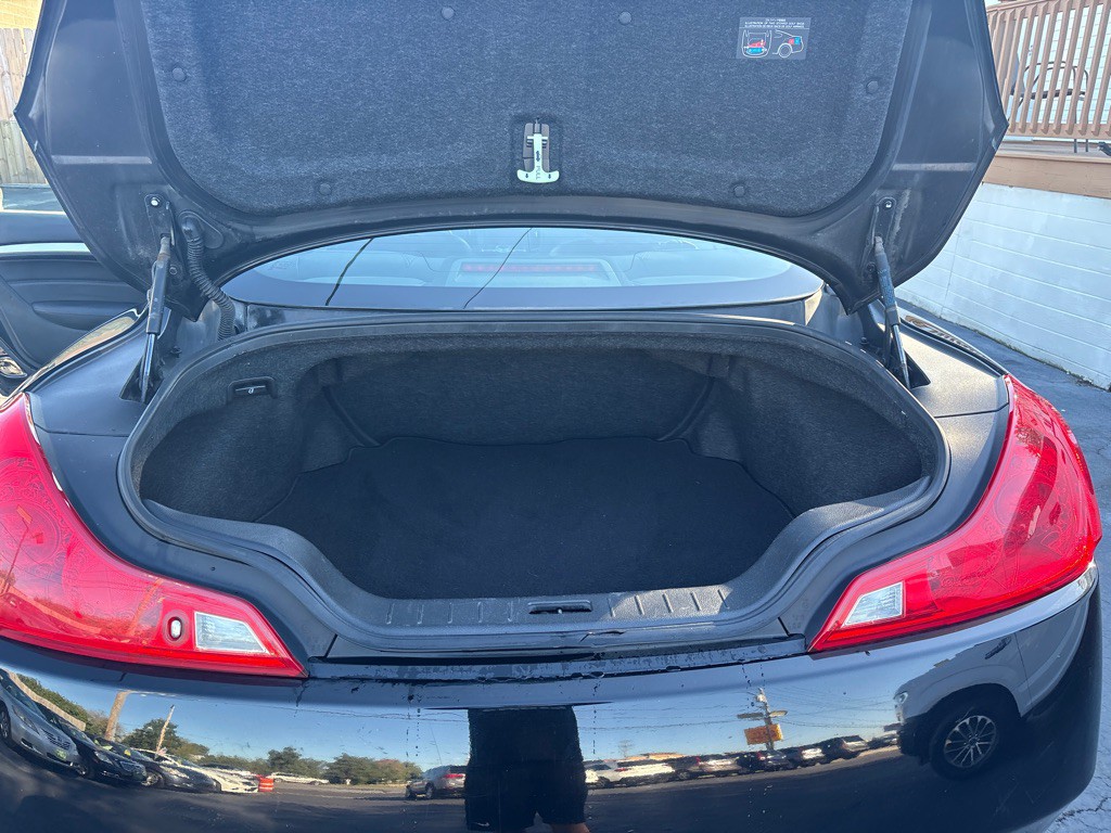 2009 INFINITI G37 Image 10