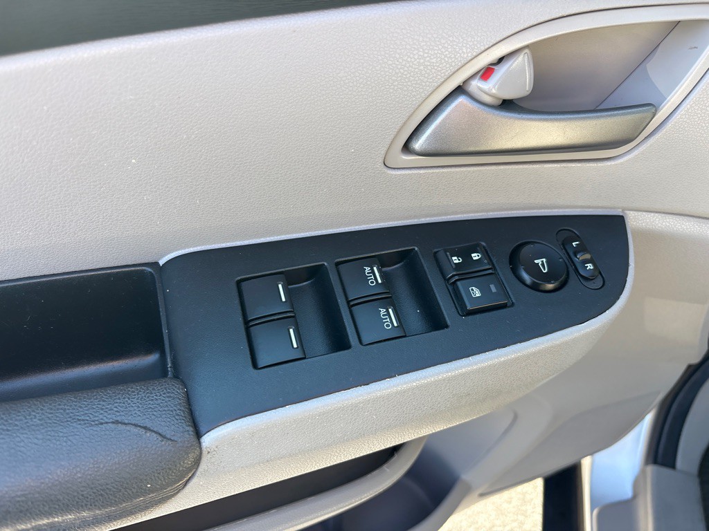 2011 Honda Odyssey Image 16