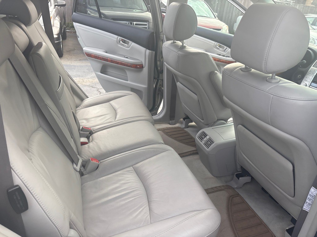 2005 Lexus RX Image 13