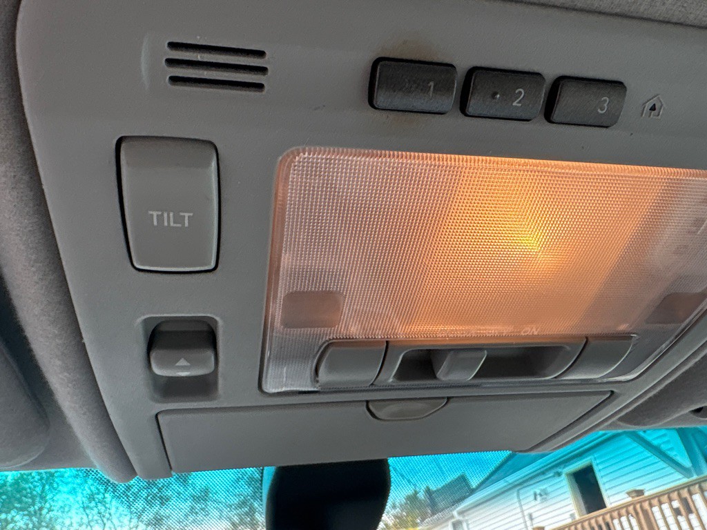 2005 Lexus RX Image 18