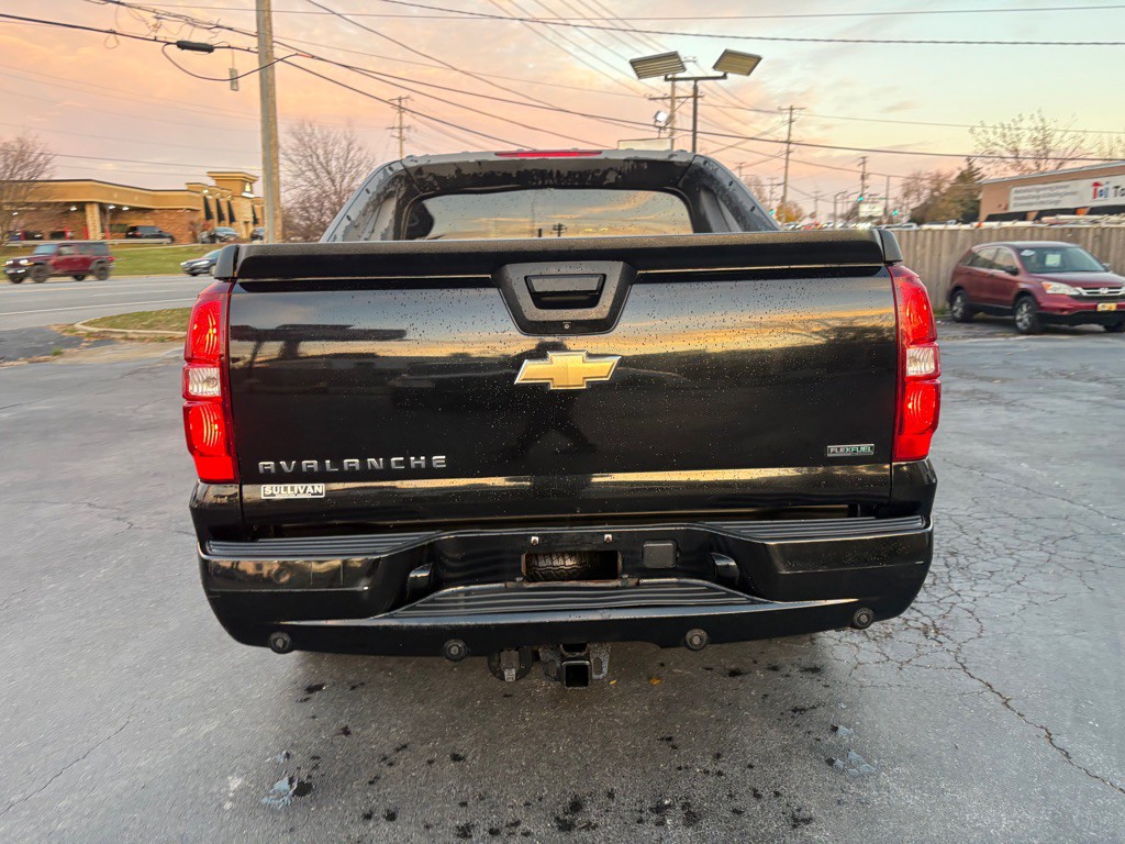 2011 Chevrolet Avalanche Image 5