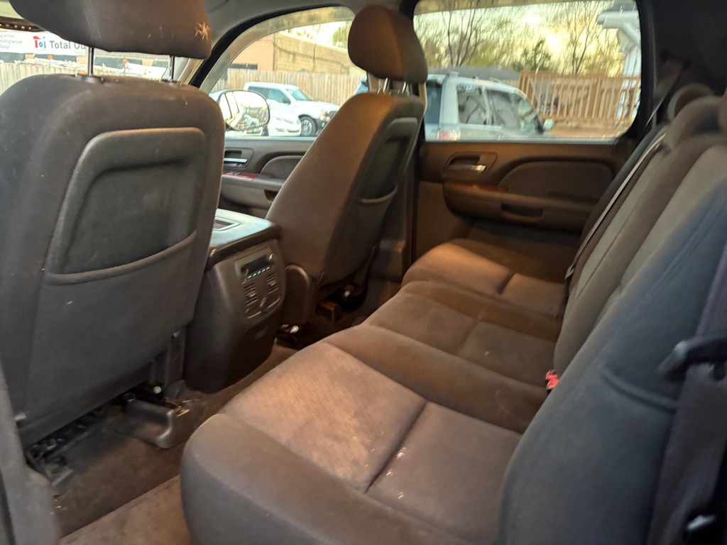 2011 Chevrolet Avalanche Image 10