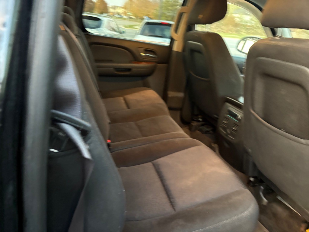 2011 Chevrolet Avalanche Image 11