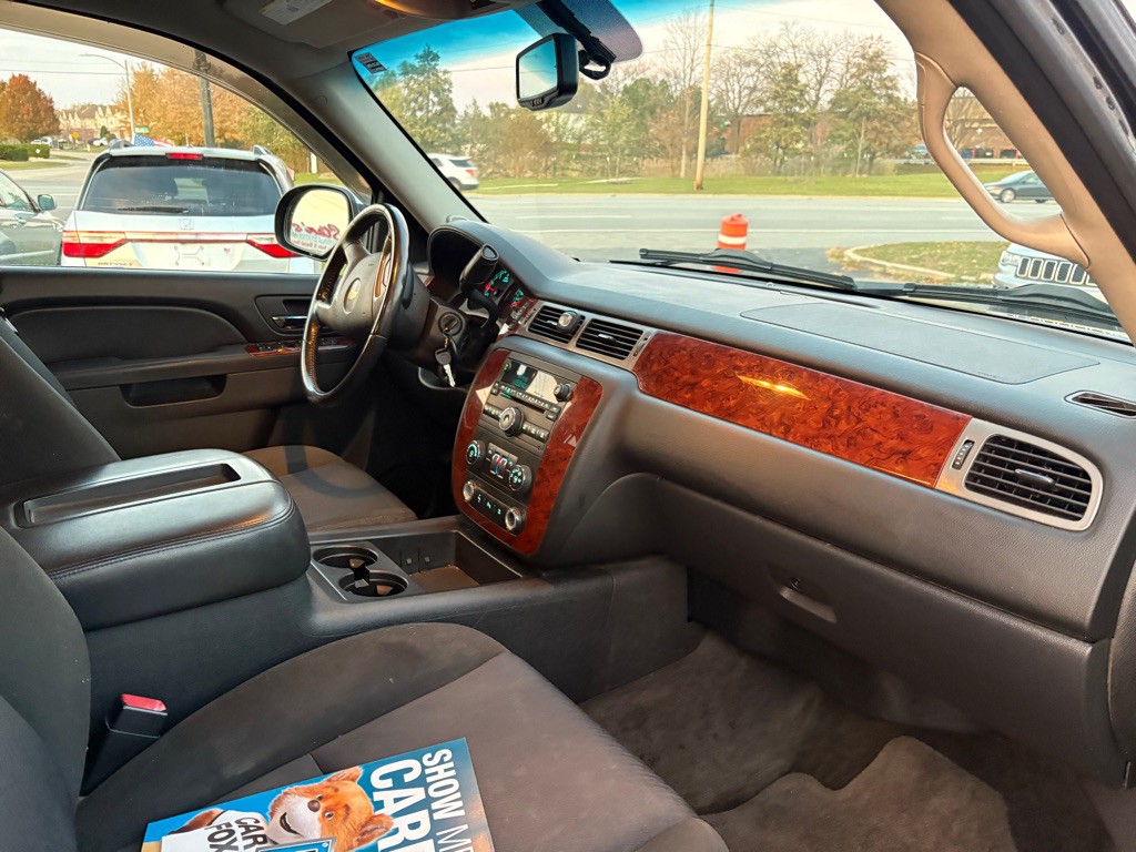 2011 Chevrolet Avalanche Image 13