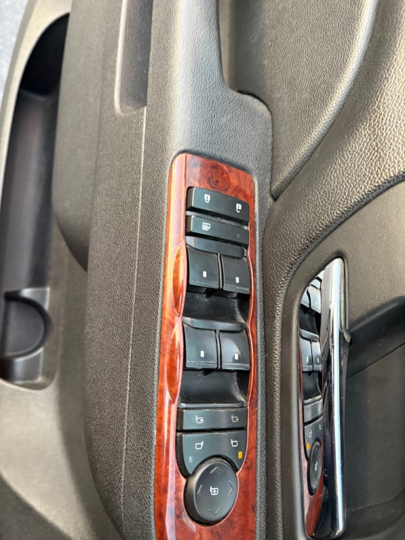 2011 Chevrolet Avalanche Image 15