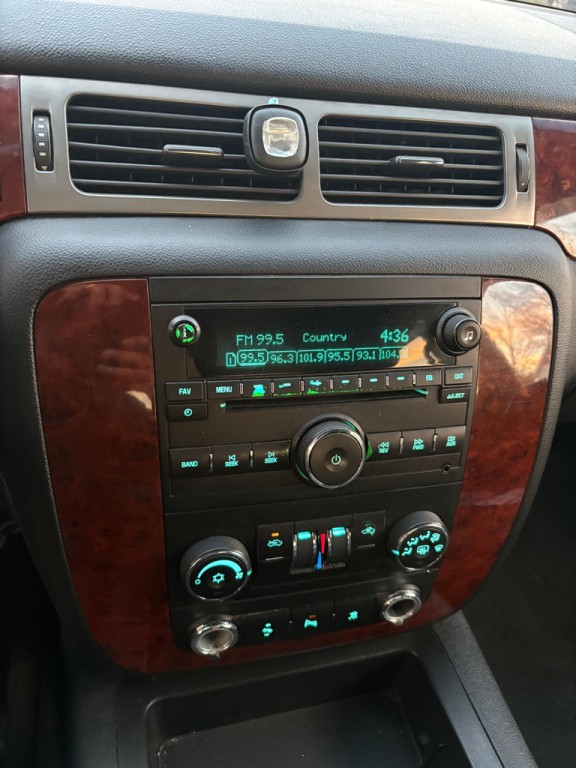 2011 Chevrolet Avalanche Image 18