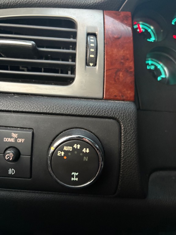 2011 Chevrolet Avalanche Image 19