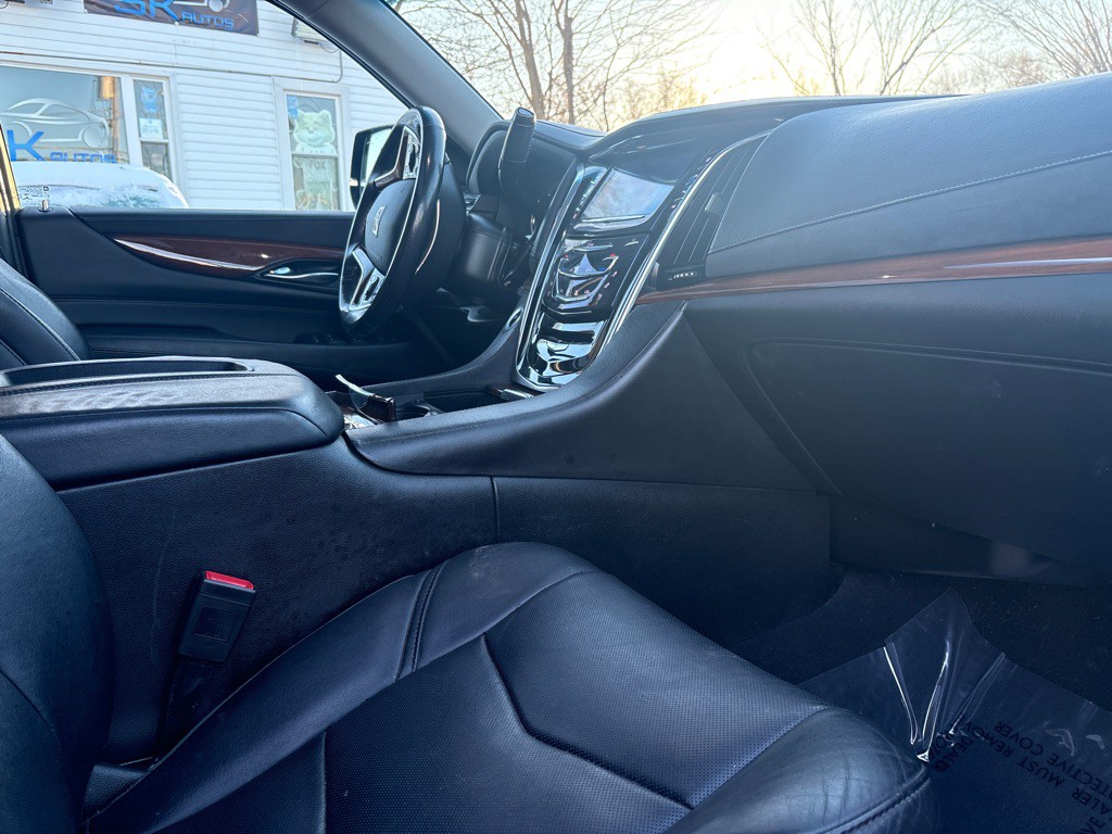 2018 Cadillac Escalade Image 17