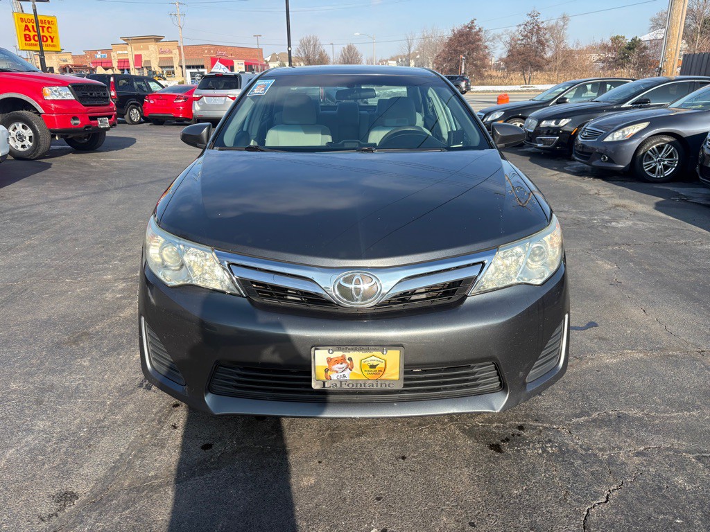 2012 Toyota Camry Image 2