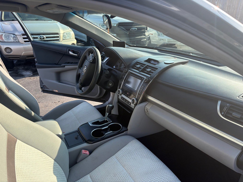 2012 Toyota Camry Image 11