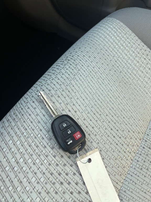 2012 Toyota Camry Image 22