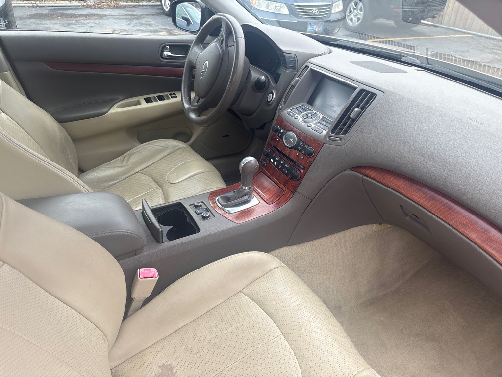 2009 INFINITI G37 Image 11