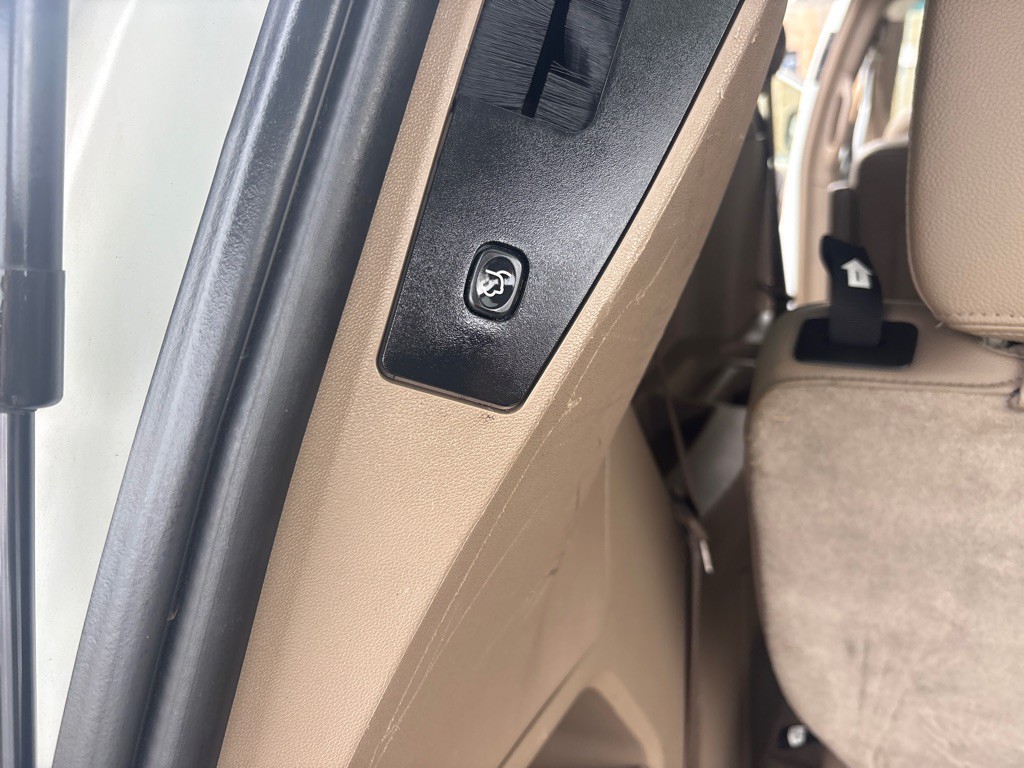 2016 Chrysler Town & Country Image 6