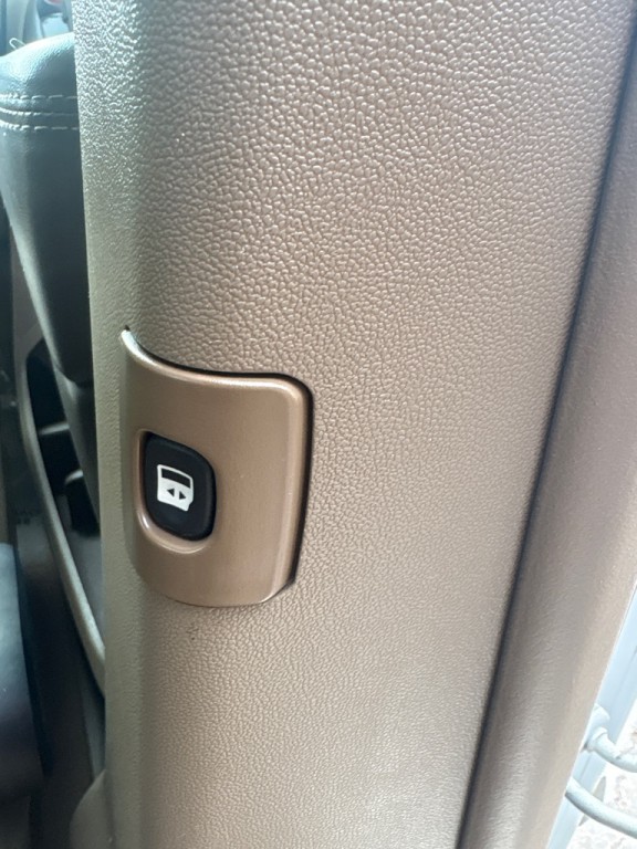 2016 Chrysler Town & Country Image 7