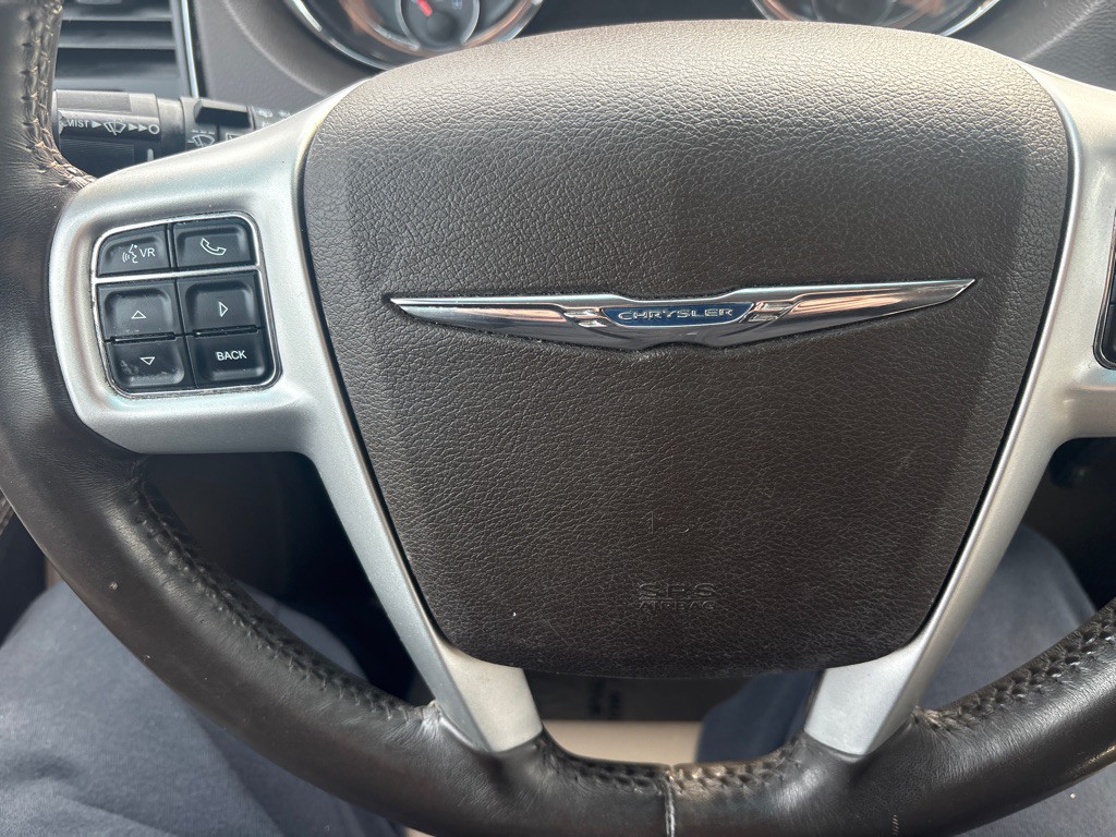 2016 Chrysler Town & Country Image 18