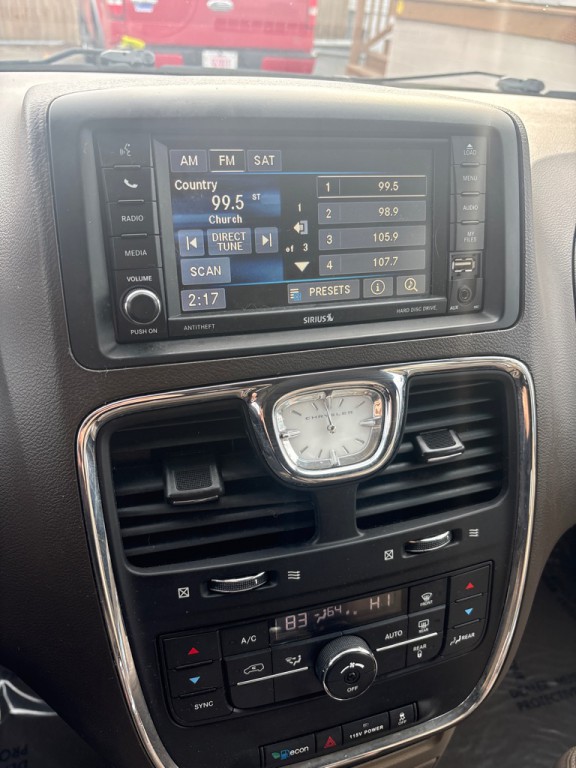 2016 Chrysler Town & Country Image 20