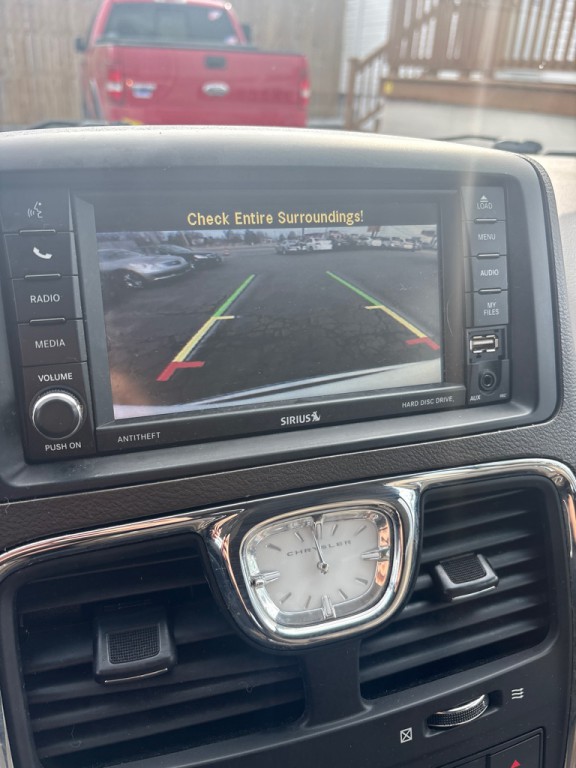 2016 Chrysler Town & Country Image 21