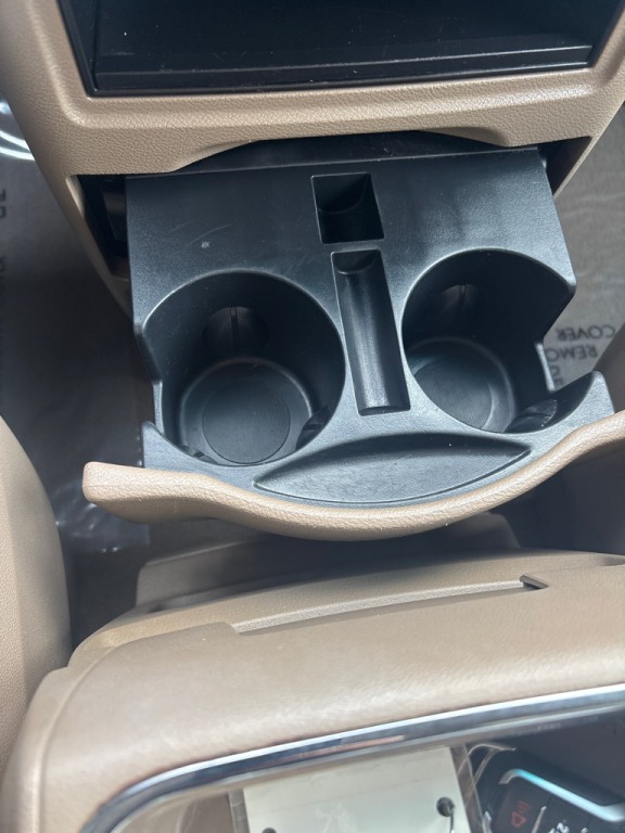 2016 Chrysler Town & Country Image 23