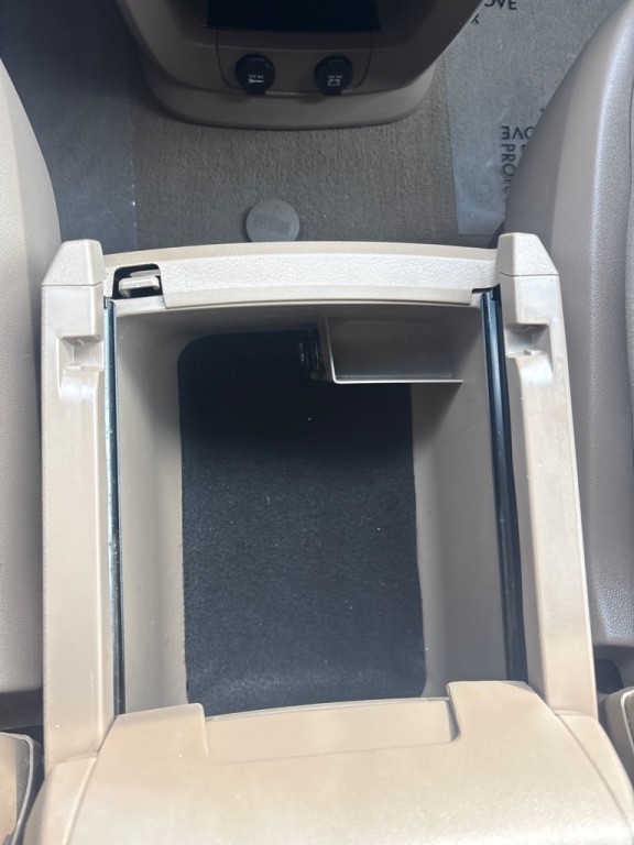 2016 Chrysler Town & Country Image 25