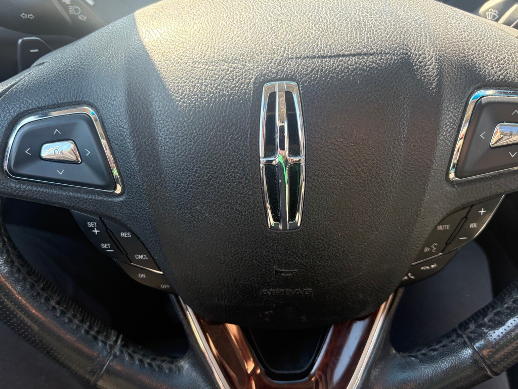 2014 Lincoln MKZ Image 18