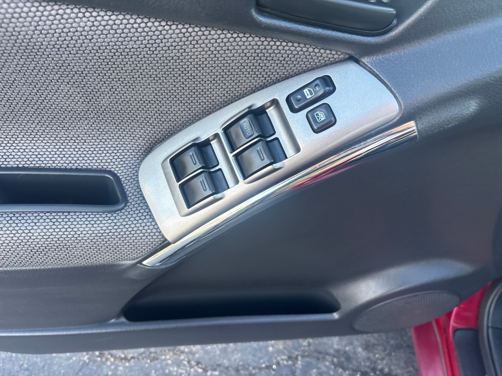 2004 Pontiac Vibe Image 16