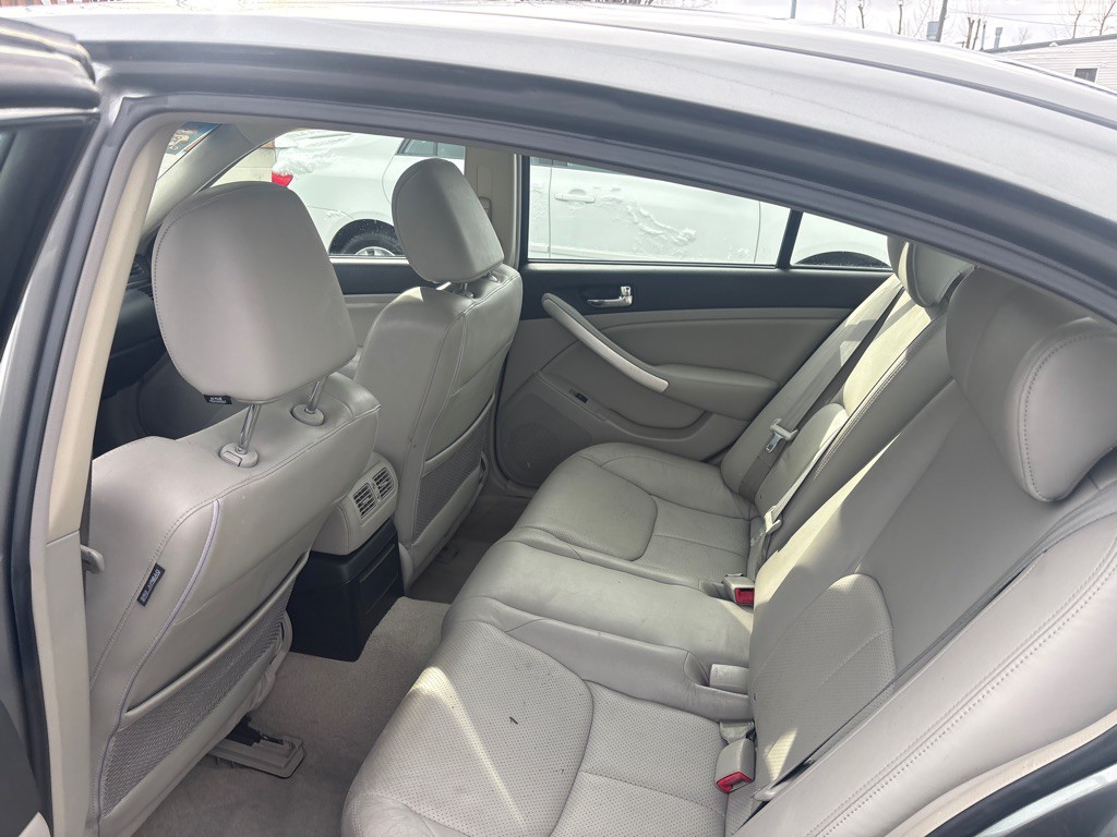 2005 INFINITI G35 Image 11