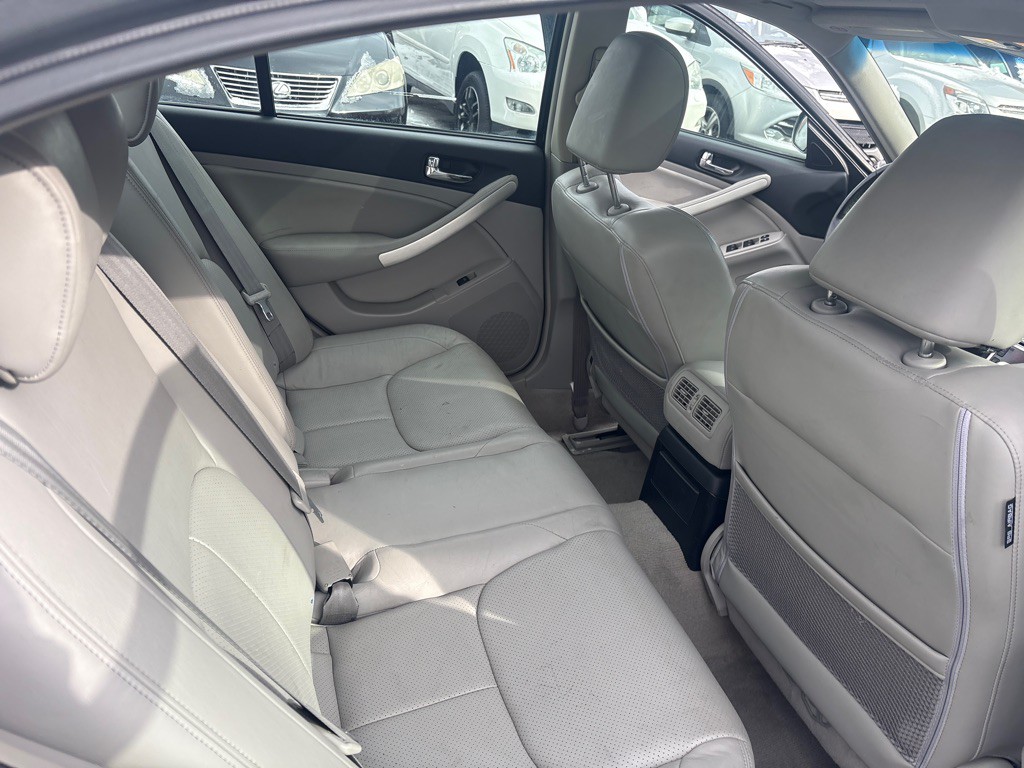2005 INFINITI G35 Image 12