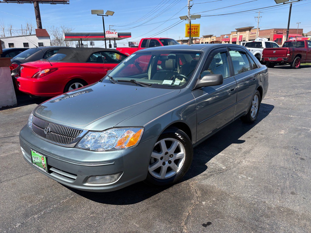 2000 Toyota Avalon Image 1
