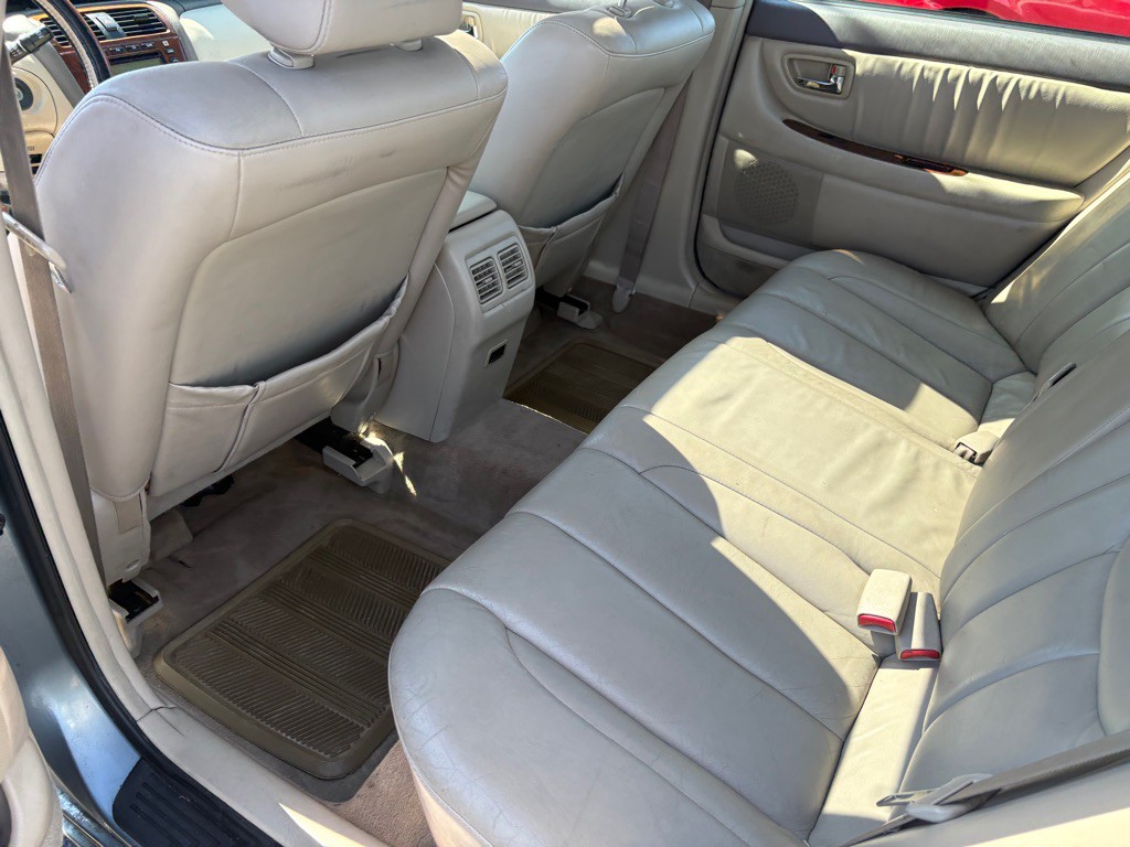 2000 Toyota Avalon Image 10