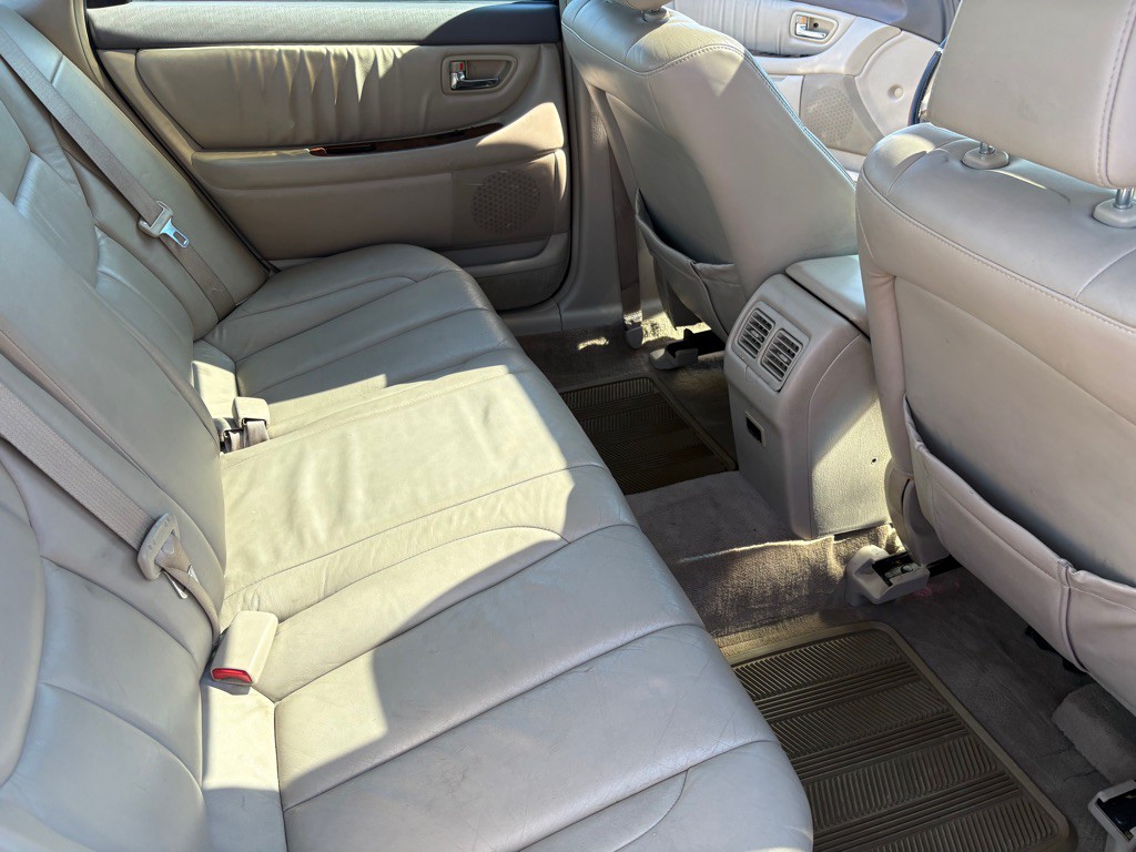 2000 Toyota Avalon Image 11